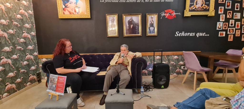 REPORTAJE FOTOGRÁFICO CHARLA LITERARIA EL ULTÍLOGO CON MANUEL DÍAZ&nbsp;MARTÍNEZ